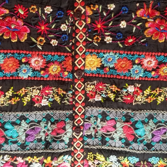 Johnny Was Tops - Gorgeous JOHNNY WAS black, multi-color embroidered tunic. 3x